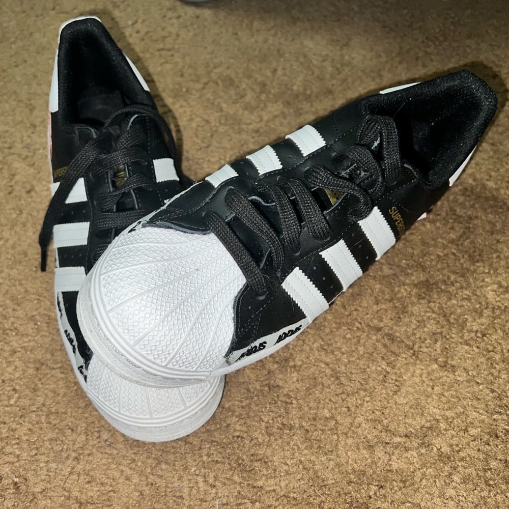Size 8 (men’s) / 9 (women’s) Adidas Shoes